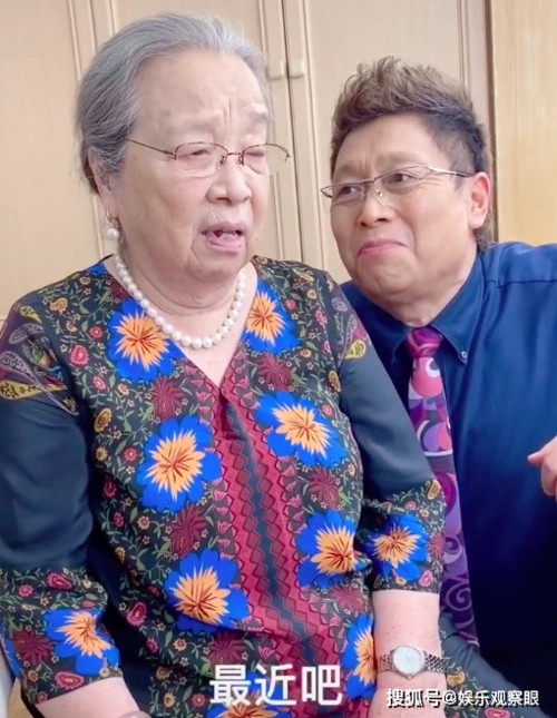 李明启近照曝光,与老伴相濡以沫多年,称他像孩子,真是让人羡慕