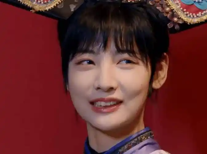 原创硬糖少女集体穿清宫装陈卓璇最古典风范希林是认真的吗