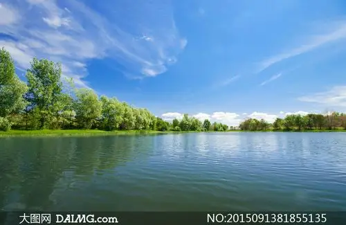 蓝天白云与湖泊等风景摄影高清图片