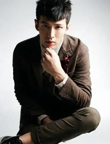 金秀贤鹿晗柯震东张翰 细数脸小皮肤好的男星