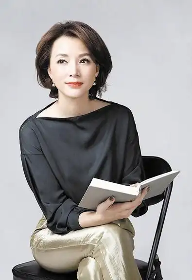 如何评价董卿的长相?-2