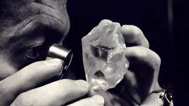 钻石真的稀有么?被包装74年的"骗局",如今被"河南制造"拆穿