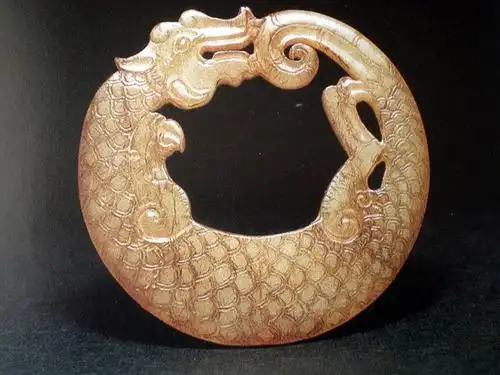 龙形玉把件交易在线拍卖行情如何