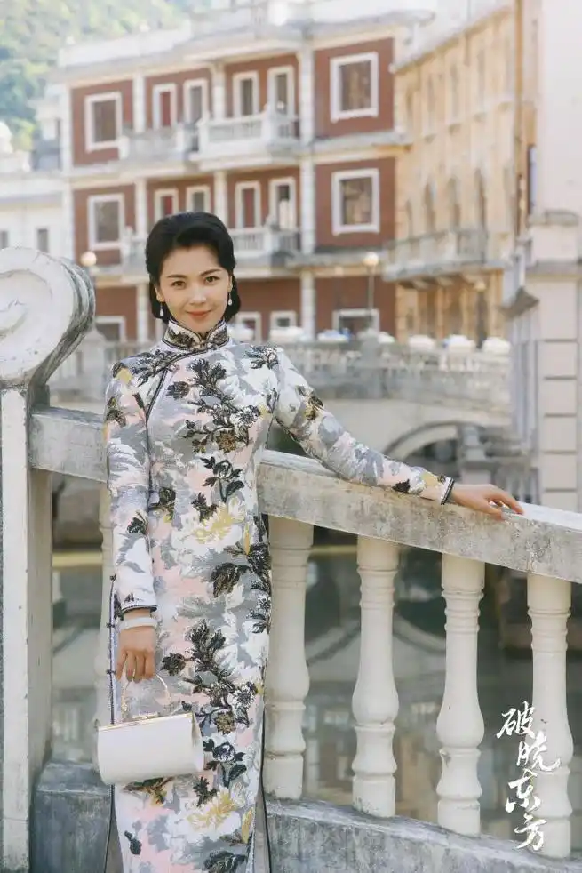 刘涛穿"旗袍"太显高级,不仅腰上没一丝赘肉,还复古又优雅!