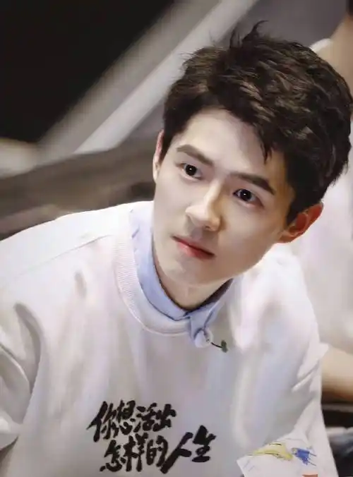 刘昊然状态回春,颜值重回十八岁!_余淮_青春_唐人街