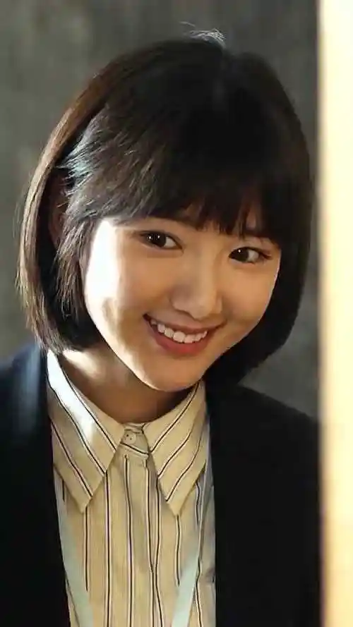 才发现毛晓彤内眼角的疤痕好明显以为她的眼睛是天生的一直都很漂亮