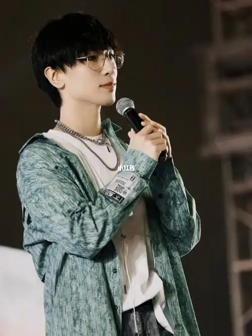 景向谁依 今日份让人心动的景老师!_景向谁依_娱乐_明星娱乐资讯