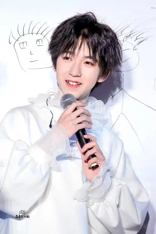 贺峻霖 画报颜值##贺峻霖 共赴征途