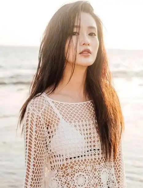 李沁应该不是90年的吧,李沁今年多大年龄了?-图片大观-奇异网