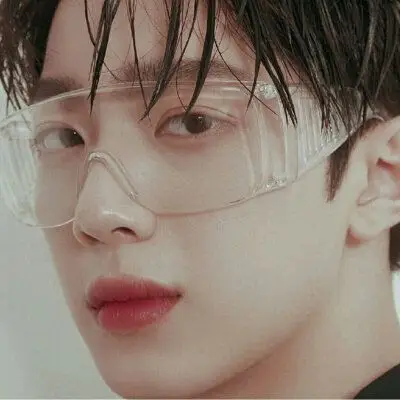 赖冠霖头像自调