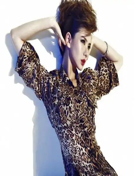 > 戚薇豹纹性感大片