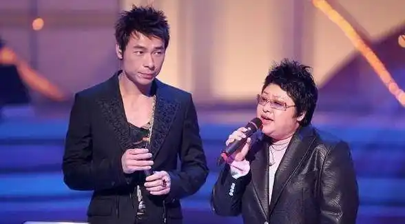 许志安被爆与韩红街头热吻,遭嘲讽"不挑食",两人究竟是何关系_郑秀文