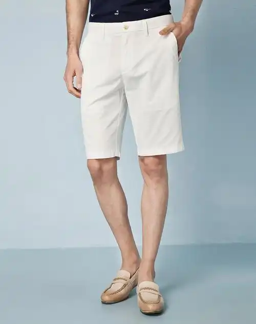 男款白色短裤