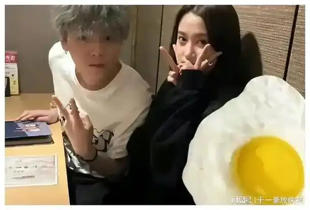 鹿晗关晓彤聚餐被拍女方背十几万包包气场强大力破分手传闻