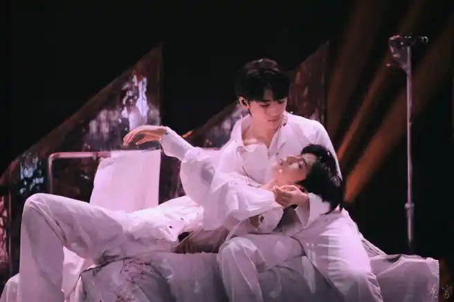 宋亚轩刘耀文甜秘密 恶之必要