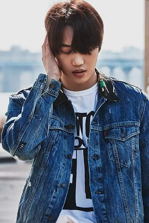 exo金钟仁拍广告忘情起舞 舞蹈实力时尚品味得认证【组图】