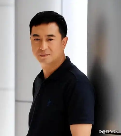 他是张嘉译的亲表弟,被表哥用11部戏带红,登上央视后