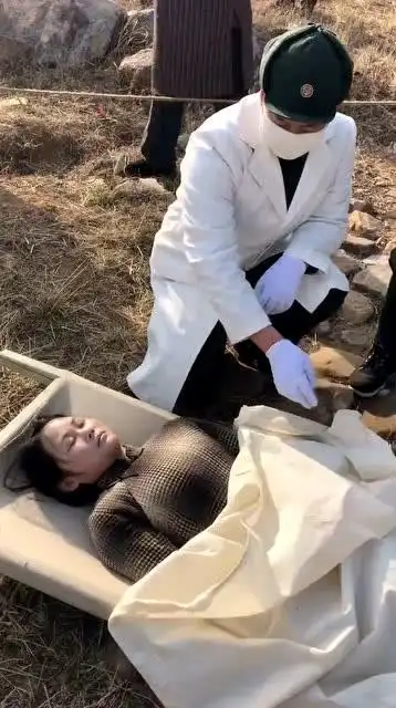 拍戏现场,原来法医验尸是这样拍的,不了下一幕打扰了!