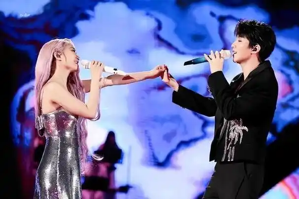 单飞7年:易烊千玺拿下百亿票房,再看王源,王俊凯实在令人唏嘘