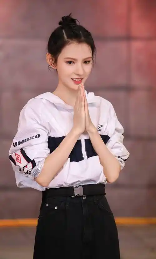 原创张予曦才是又攻又欲芭比颜魔鬼身材太抗打清冷美人也有很多面