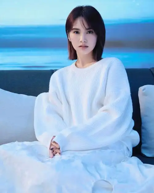 p>杨丞琳(rainie yang),1984年6月4日出生于台湾省台北市,祖籍广西