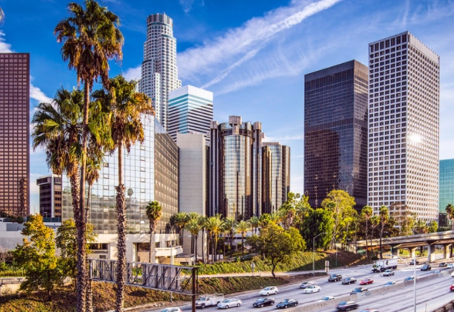 也是美国第二大城市,被称为天使之城,拥有美国西部最大的海港,也是