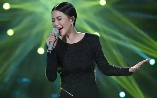 【图】谭维维乌兰巴托的夜震撼全场 怀念父亲现场洒泪