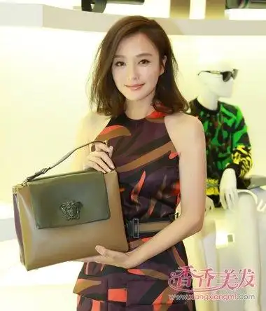 首页 流行发型 明星发型 秦岚有了新恋情?