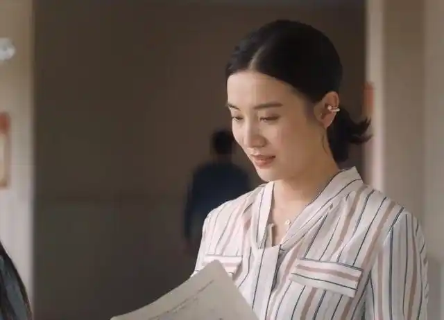 小舍得宋佳职场穿搭获赞大骨架靠穿搭显瘦不失气场又减龄