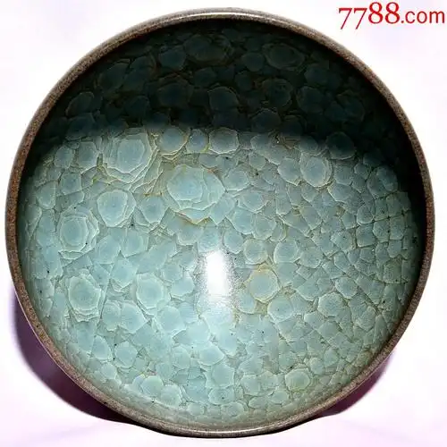 官窑系冰裂纹釉鸡心碗工艺品