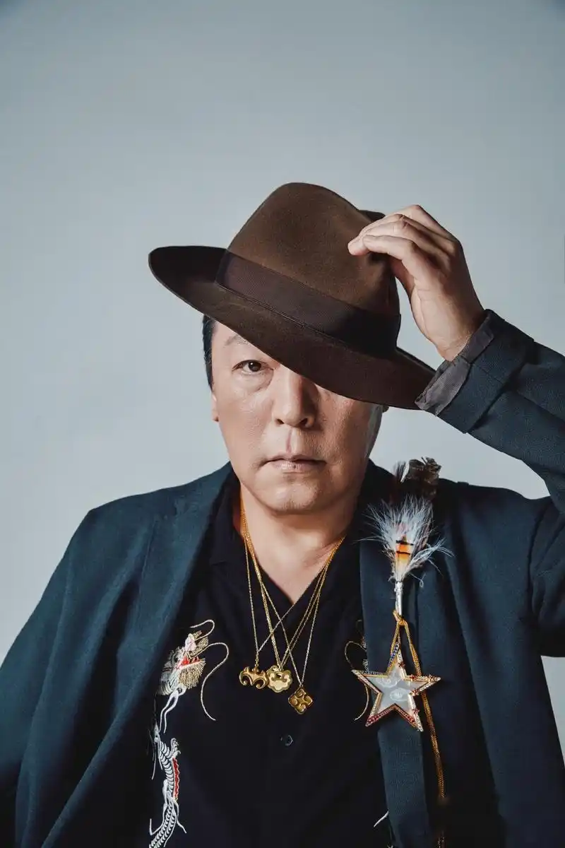 倪大红为《yoho潮流志》推出一套写真…原来你是这样的苏大强.