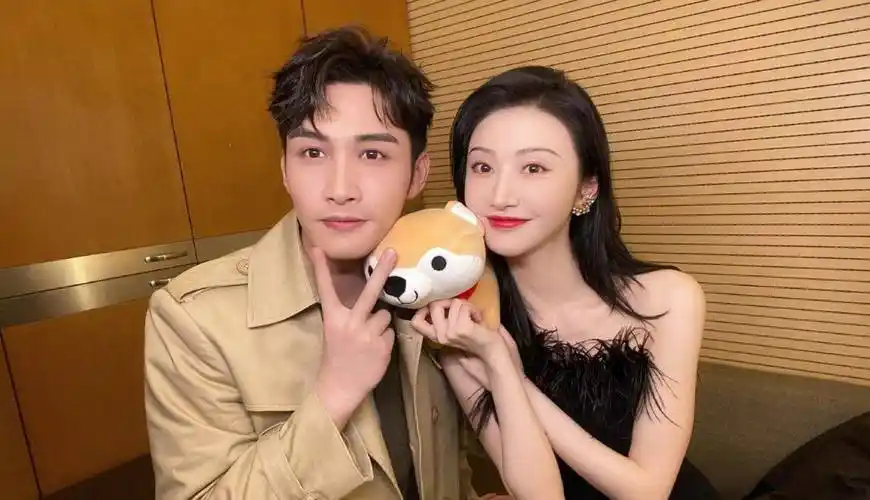 张彬彬被问女朋友和景甜谁更美,尴尬不已,何老师再现高情商回答_景甜