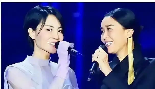 王菲比张柏芝大10岁9个月但一个小细节暴露她是谢霆锋的真爱