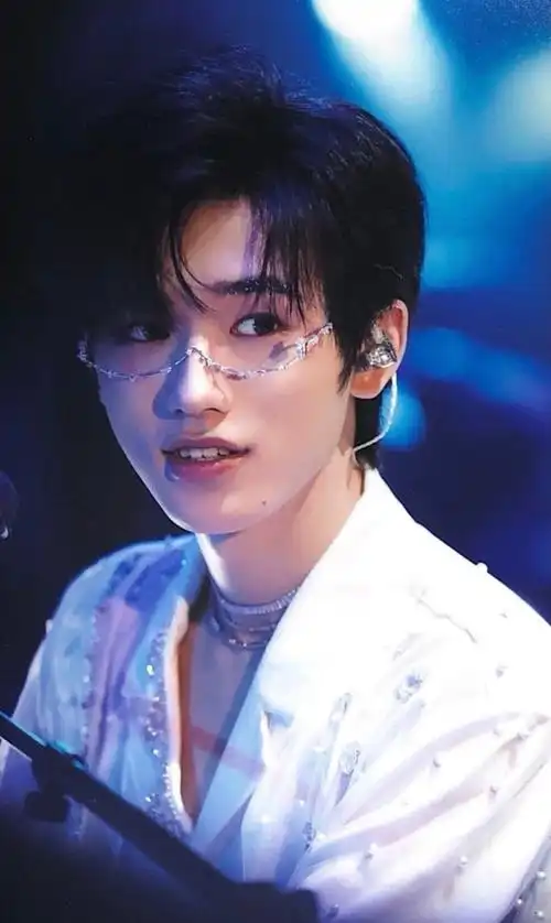 宋亚轩|"眼镜鲨"神图