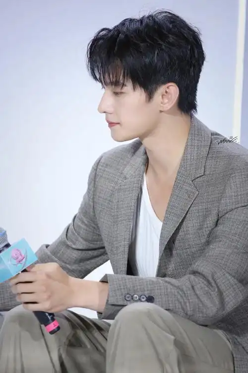 杨洋超话#杨洋喜临门品牌代言人#今日份美貌.