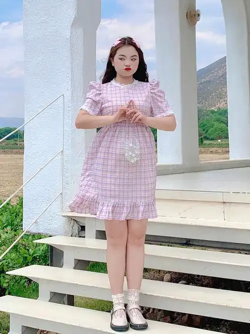 桃桃苏打矮个子微胖连衣裙大码紫色格子裙胖mm150大码女装