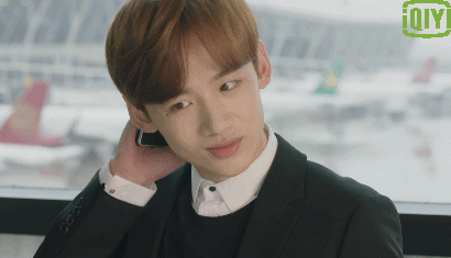 夏至未至白敬亭害羞挠头gif动图_动态图_表情包下载_soogif