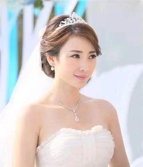 《王牌对王牌》:柳岩谈起父母,心酸过往惹人泪目_父亲_生活_婚礼