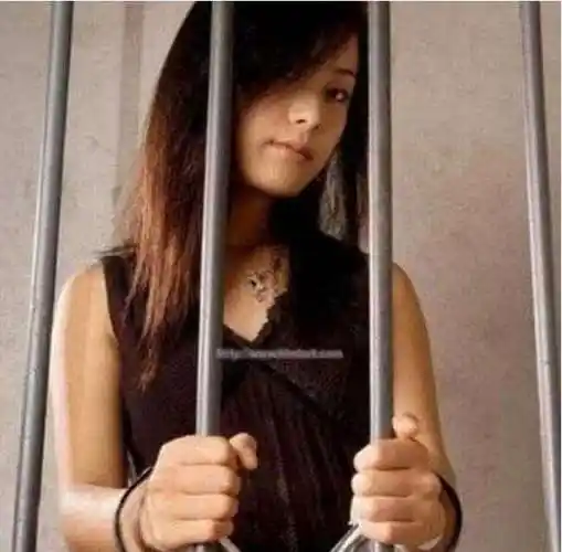 漂亮女犯人被处死刑枪决后3小时突然复活吓坏现场法警