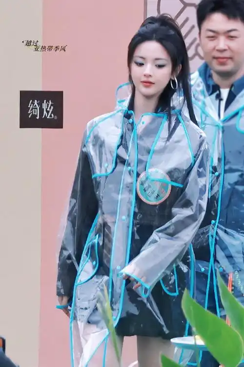 杨超越超话ycy#杨超越陈若华#230522·综艺录制宝宝的新造型好甜好