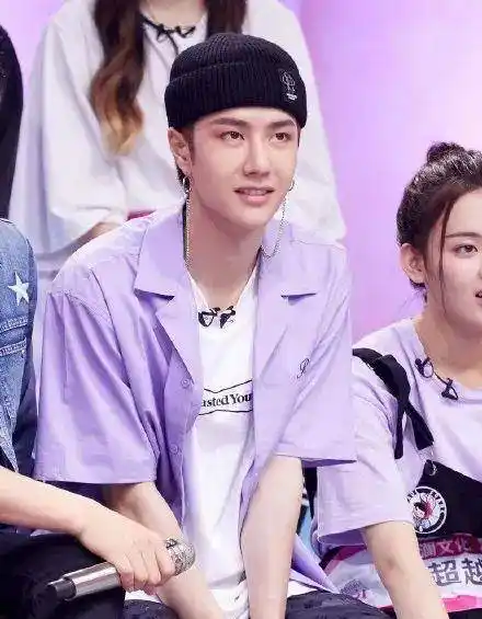 原创鞠婧祎和王一博都爱了今年夏天要做梦幻紫色系的甜酷女孩