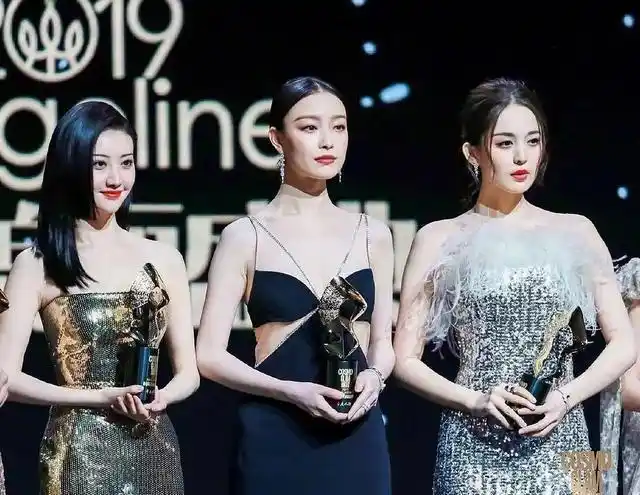 当红女星经典同台合照,来看看谁的着装和气质更好看呢