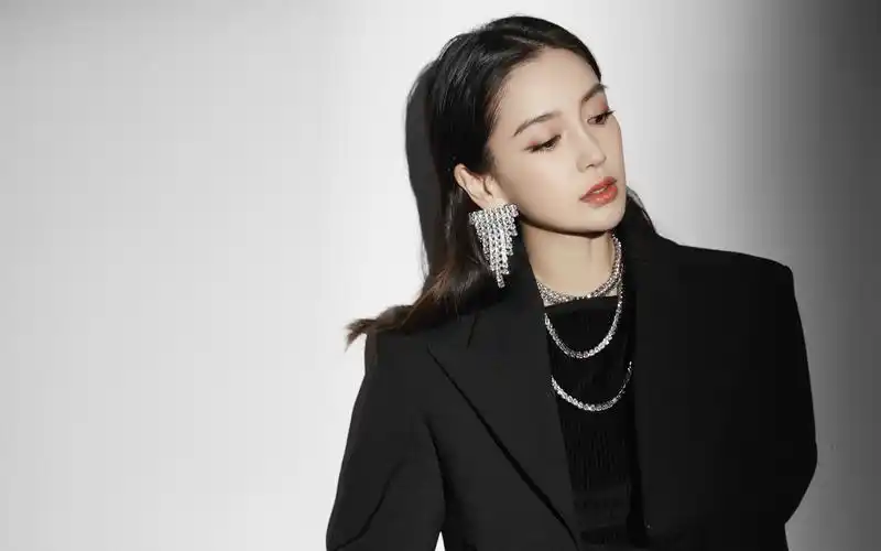 杨颖炫酷时尚写真图片桌面壁纸