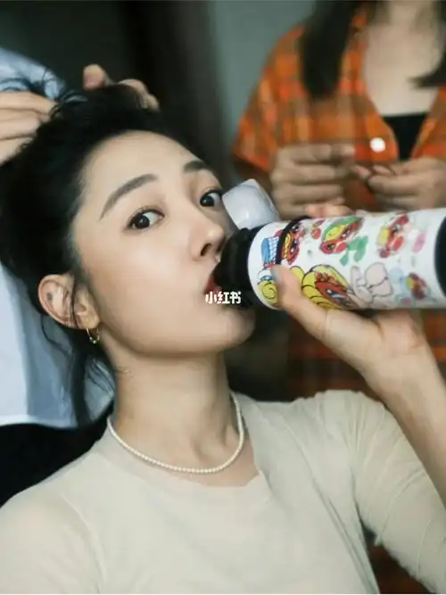 跟着女明星穿搭白百何戴的珍珠项链好美