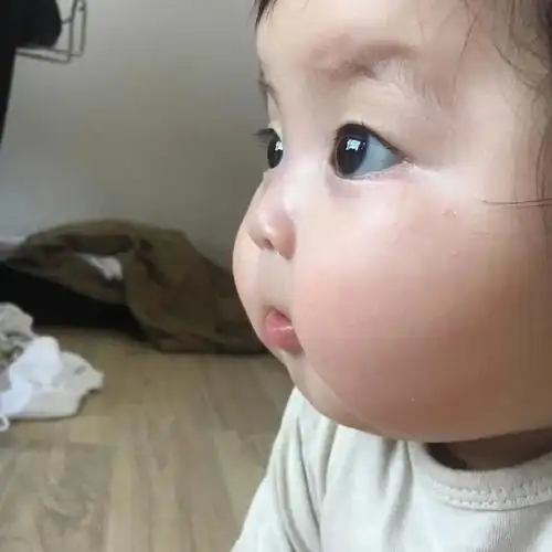 只能说老阿姨的心被萌翻了,可爱爆了#罗熙小宝贝  #我的表情包女鹅