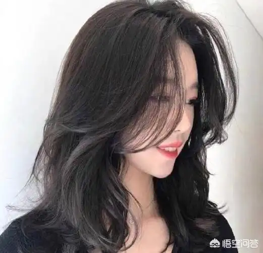 女生黑头发留什么发型好看不显老气呢? - 石塘网