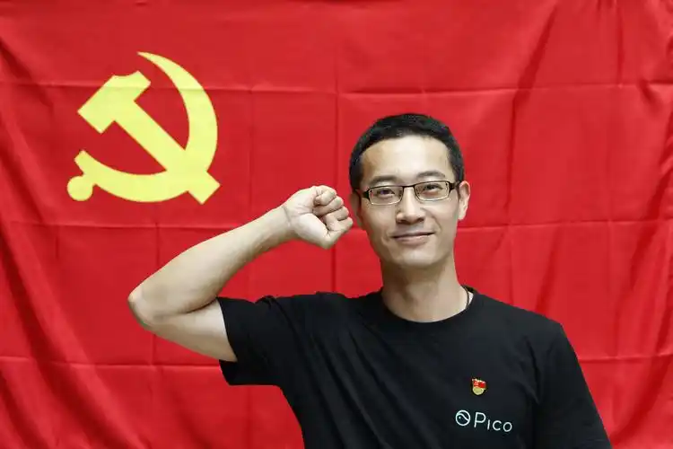 我与党旗合个影,我对党旗说句话