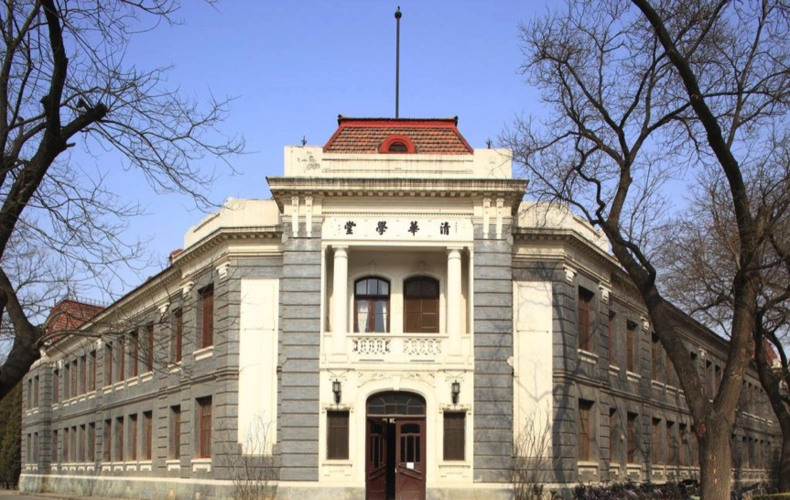 4)同方部同方部是清华大学早期建筑之一,整个建筑灰砖墙身,红瓦坡顶