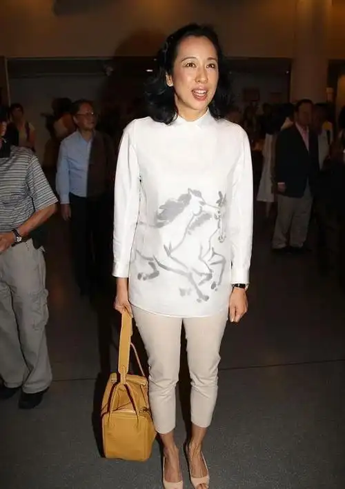 朱玲玲无非就是会打扮,离开滤镜后,也是皮肤蜡黄皱纹满面_手机搜狐网