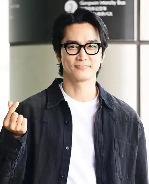 宋承宪老了法令纹明显刘亦菲冻龄贵不可攀宋承宪追不上她